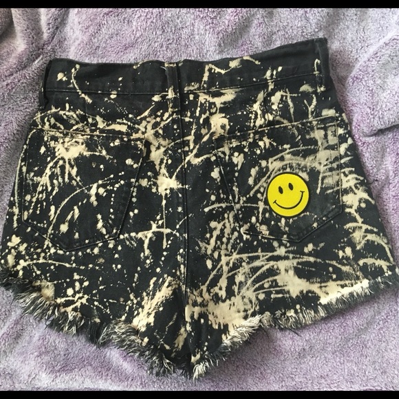 Your Eyes Lie upcycle bleached shorts - Picture 2 of 6